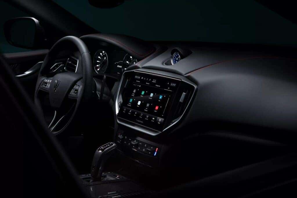 2024_Maserati_Ghibli_interior.