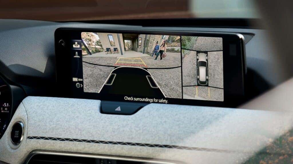 2025-Mazda-CX-90-Rearview-Camera-on-the-dash-1