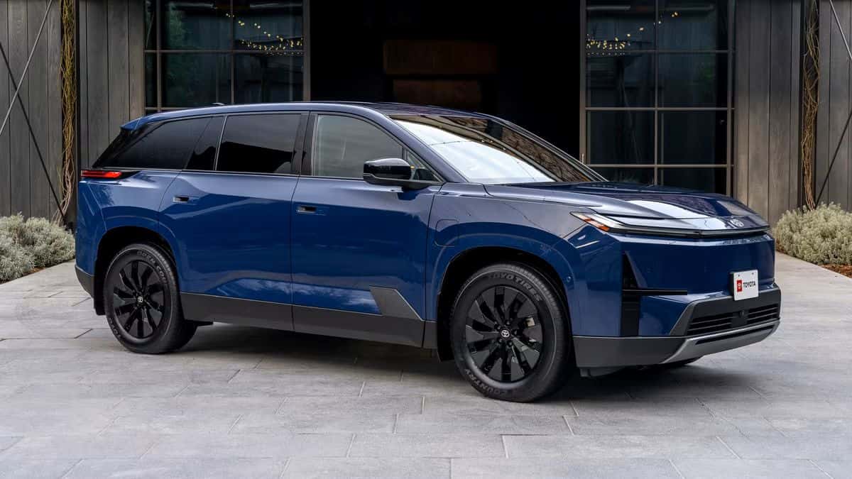 The all new 2027 Toyota Highlander Limited 