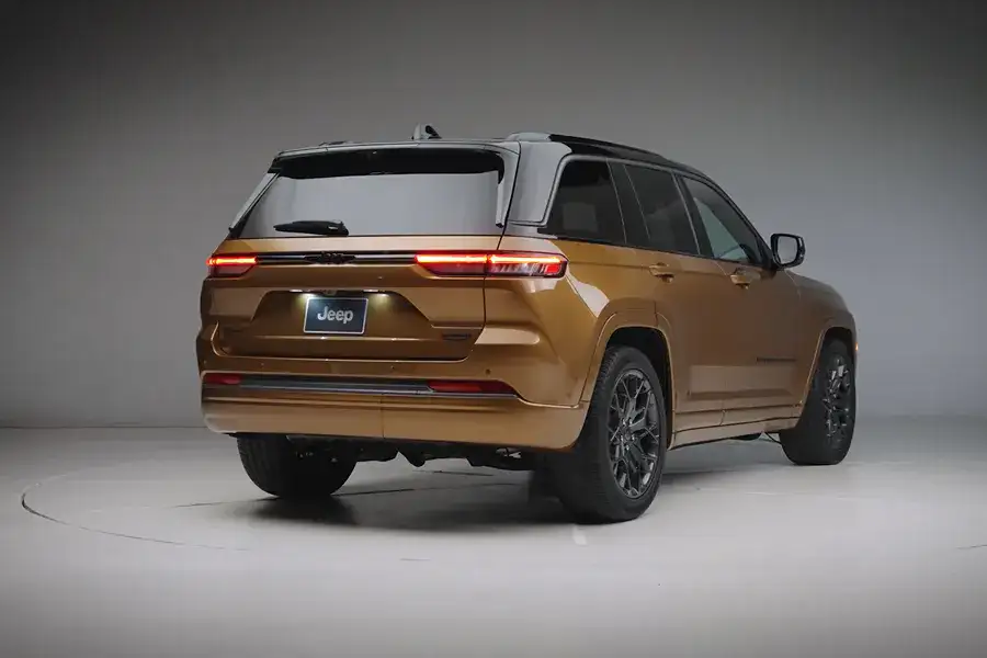 2026 Jeep Grand Cherokee Exterior Rear