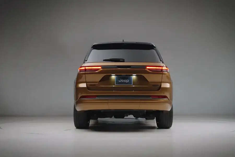 2026 Jeep Grand Cherokee Exterior Rear