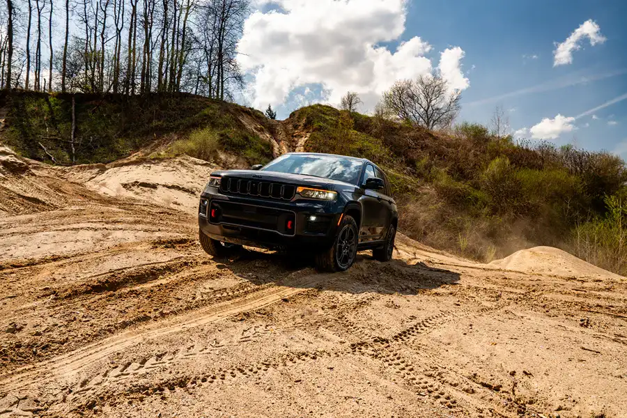 2027 Grand Cherokee Trailhawk