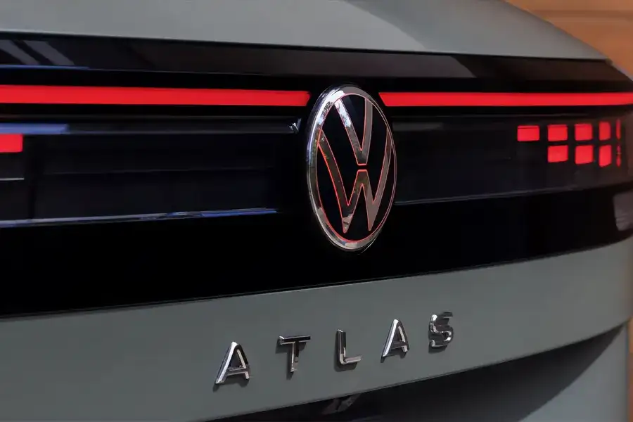 2027 Atlas Cross Sport Front