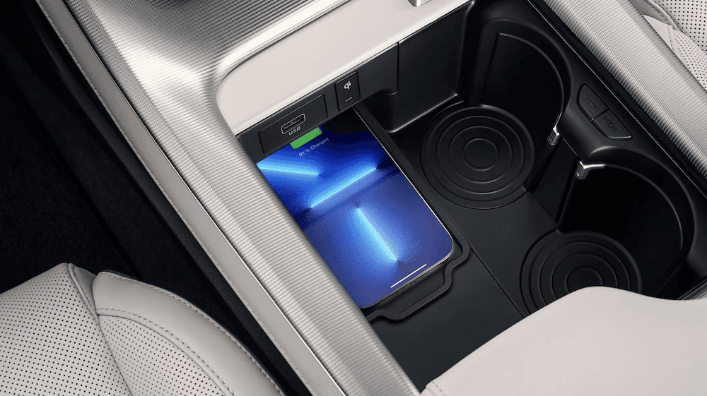 Wireless charging inside the 2025 Hyundai Palisade Near Moss Point