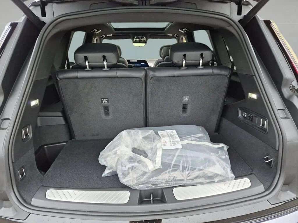 2027 Cadillac VISTIQ Interior