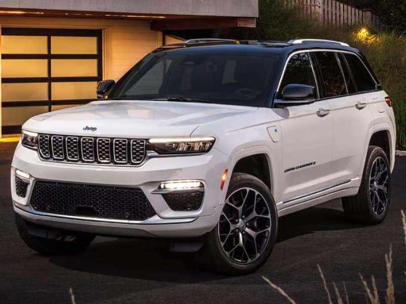 Exploring the interior innovations of the 2024 Jeep Grand Cherokee near West Covina CA