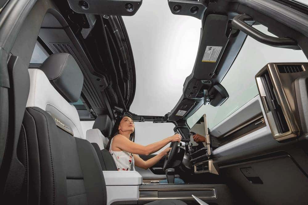 GMC HUMMER EV INTERIOR ELETRIC SUV AND TRUCK
