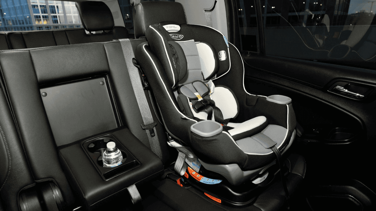 Car seat comfortably placed in an SUV