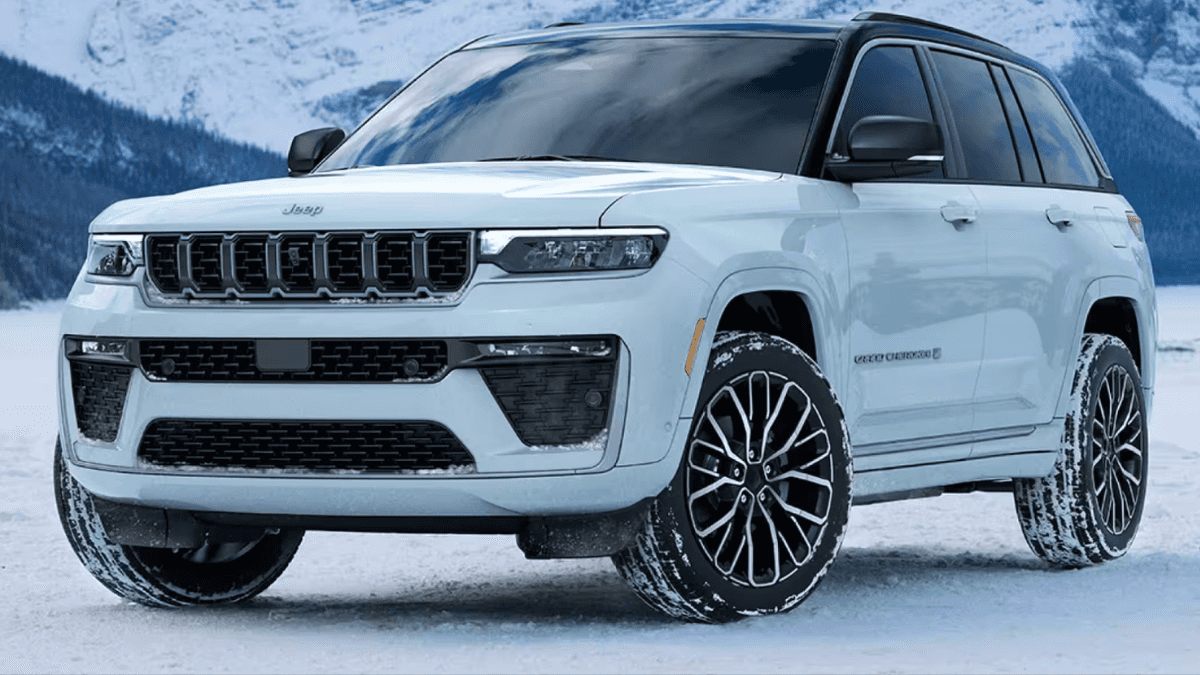 Jeep Grand Cherokee in the Snow