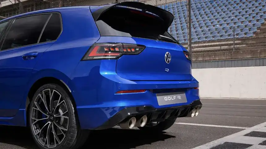 new Akrapovič titanium exhaust